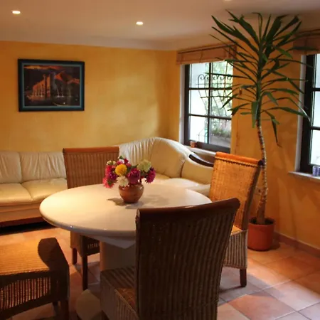 בית נופש By The Forest Modern Retreat *